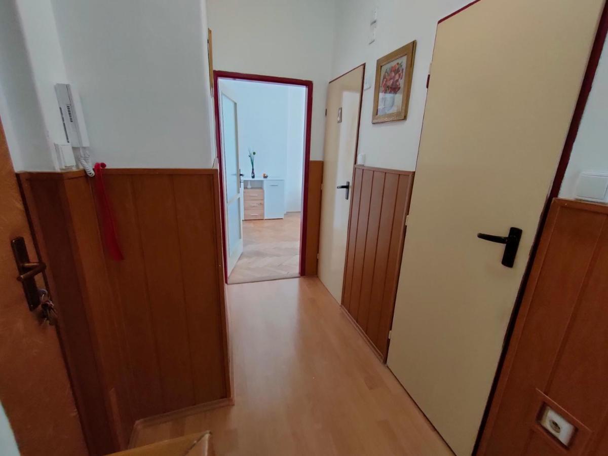 2-Iz. Byt V Tichej Lokalite S Bezplatnym Parkovanim Liptovský Hrádok 外观 照片